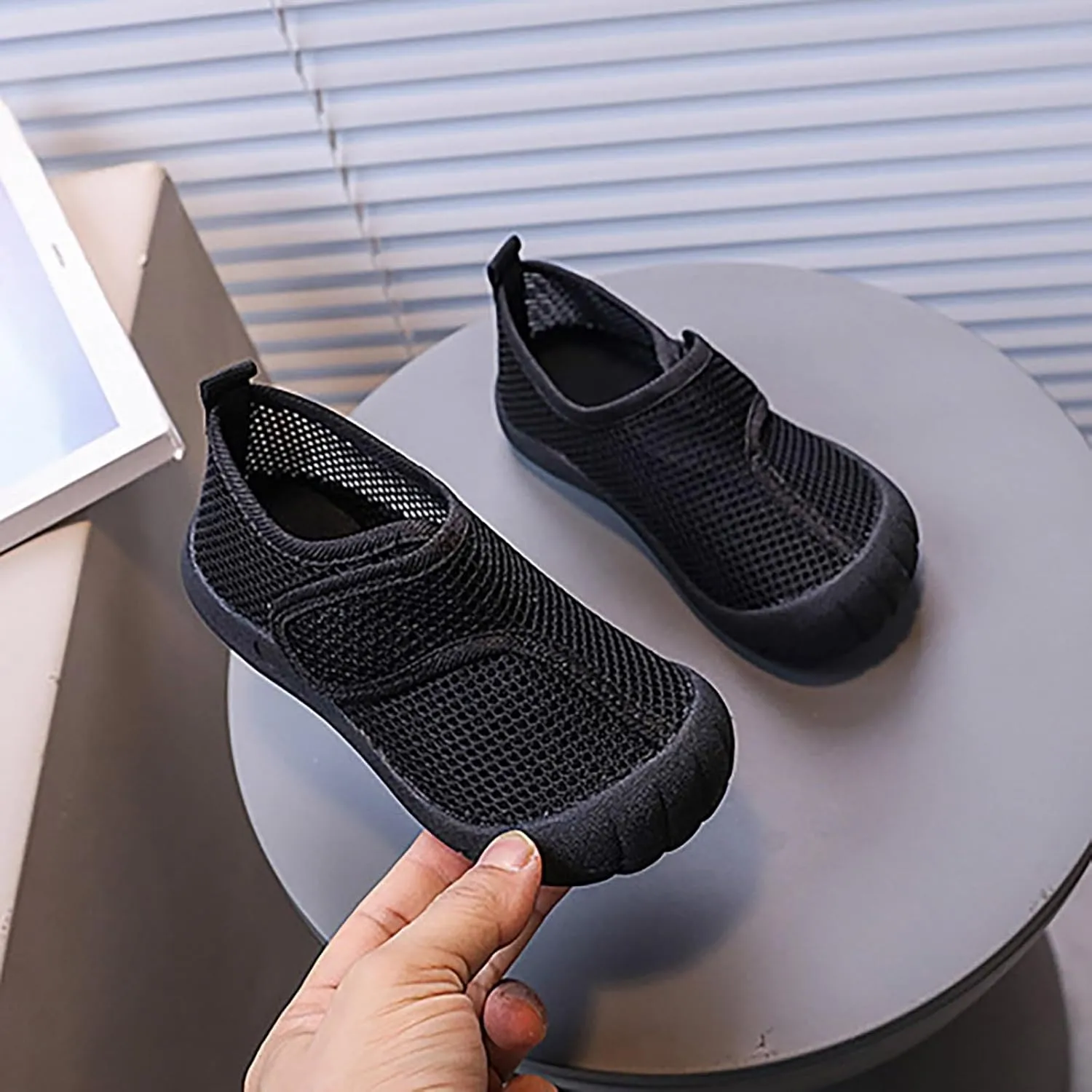 Adjustable Slides Summer New Hollowed Breathable Mesh Shoes Boys Baotou Anti Kick Sandals Girls Solid Color Beach Shoes