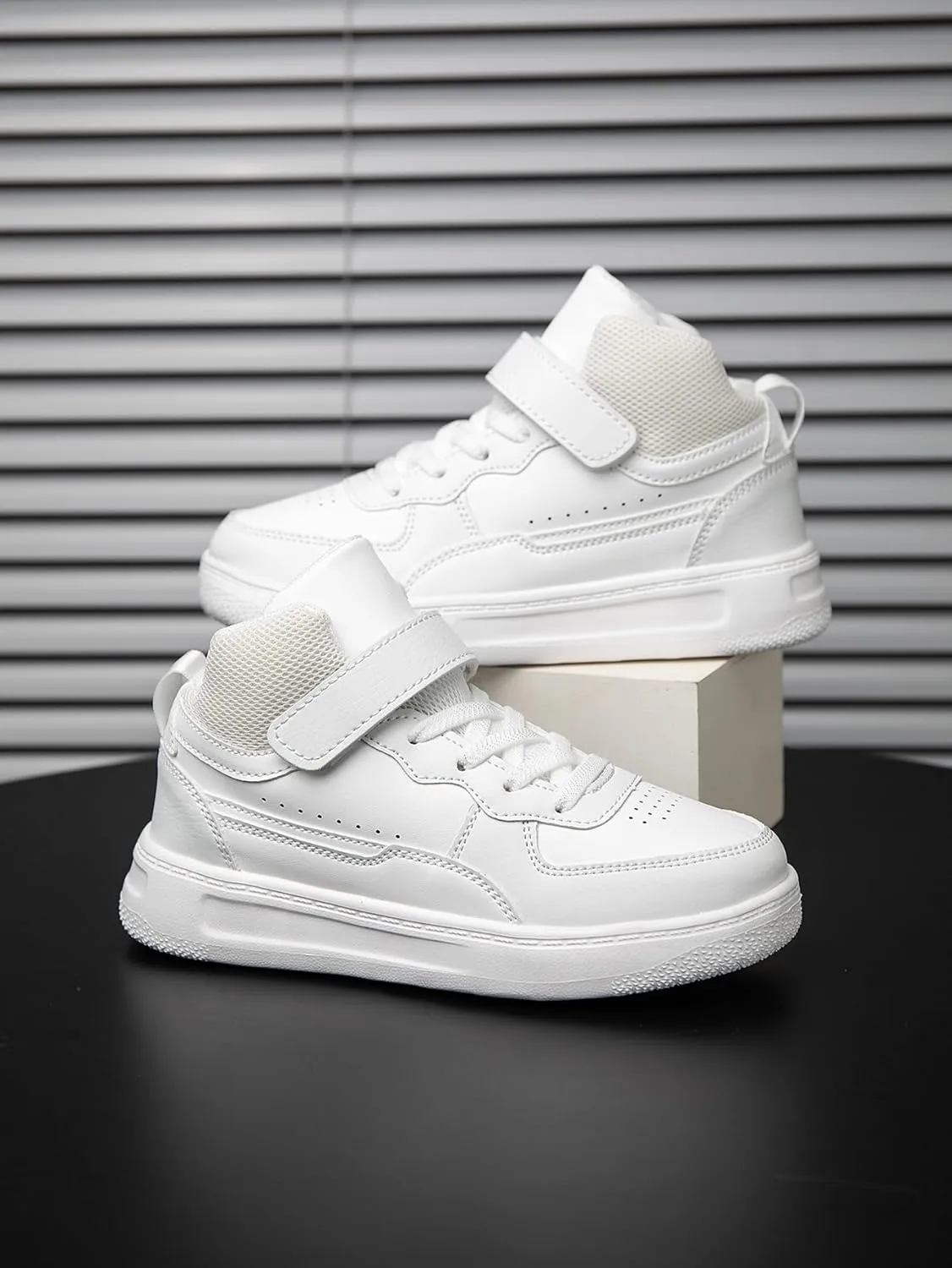 Boys Girls Sports Board Shoes with Leather Upper, Breathable Comfortable, for Basketball Running Walking Tennis Suitable for All Seasons