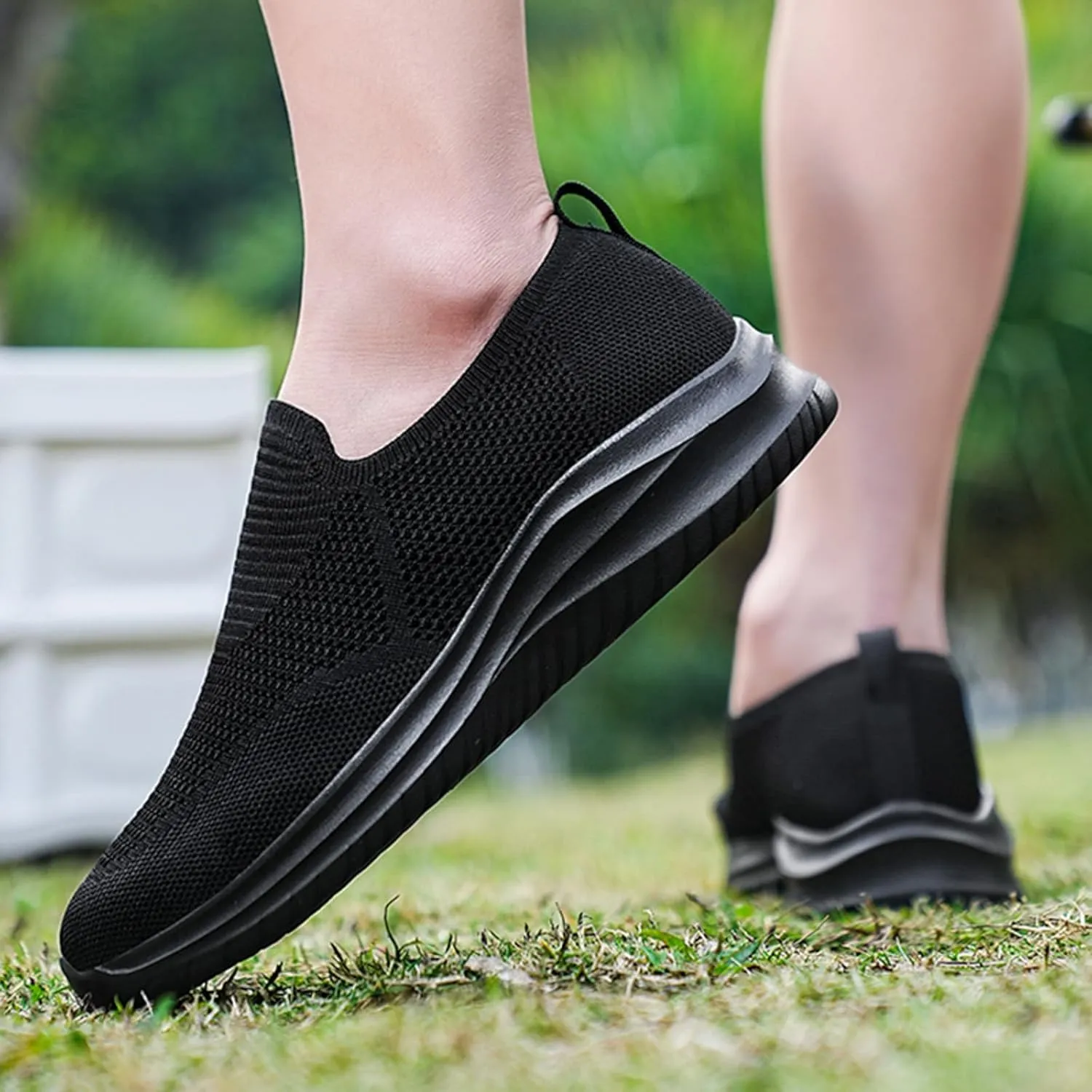 Fashion Lightweight Sneakers for Men Lightweight Sport Gym Jogging Walking Sneaker Elastic Fly Woven Mesh Shoes
