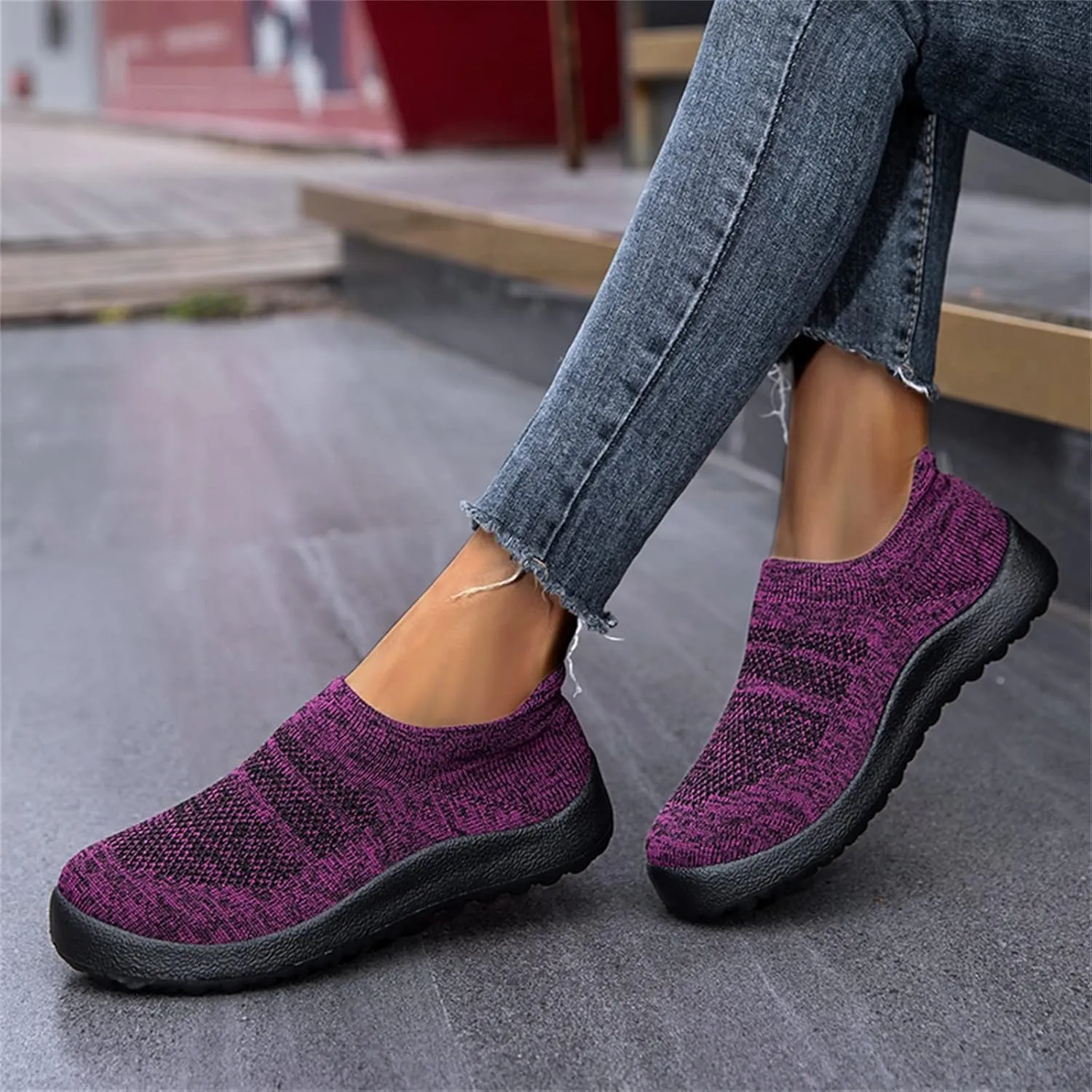 Fashion Summer Men Sports Shoes Flat Bottom Lightweight Slip On Flying Woven Mesh Sneaker Rack for Sneaker Boots Men