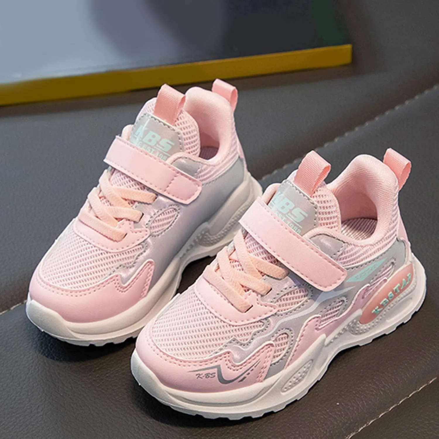 Kids Basketball Shoes Super Light Sneakers with Lace-Up High-Top Sneakers Running Non-Slip Sport Tennis Shoes