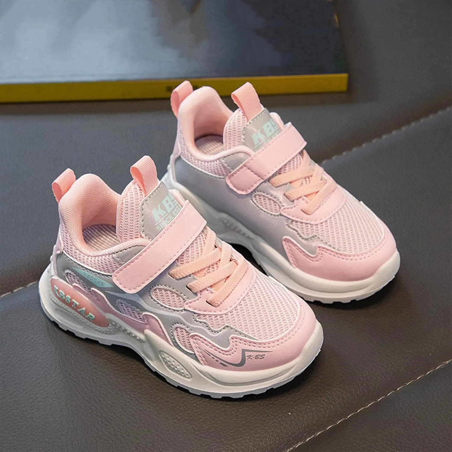 Kids Basketball Shoes Super Light Sneakers with Lace-Up High-Top Sneakers Running Non-Slip Sport Tennis Shoes
