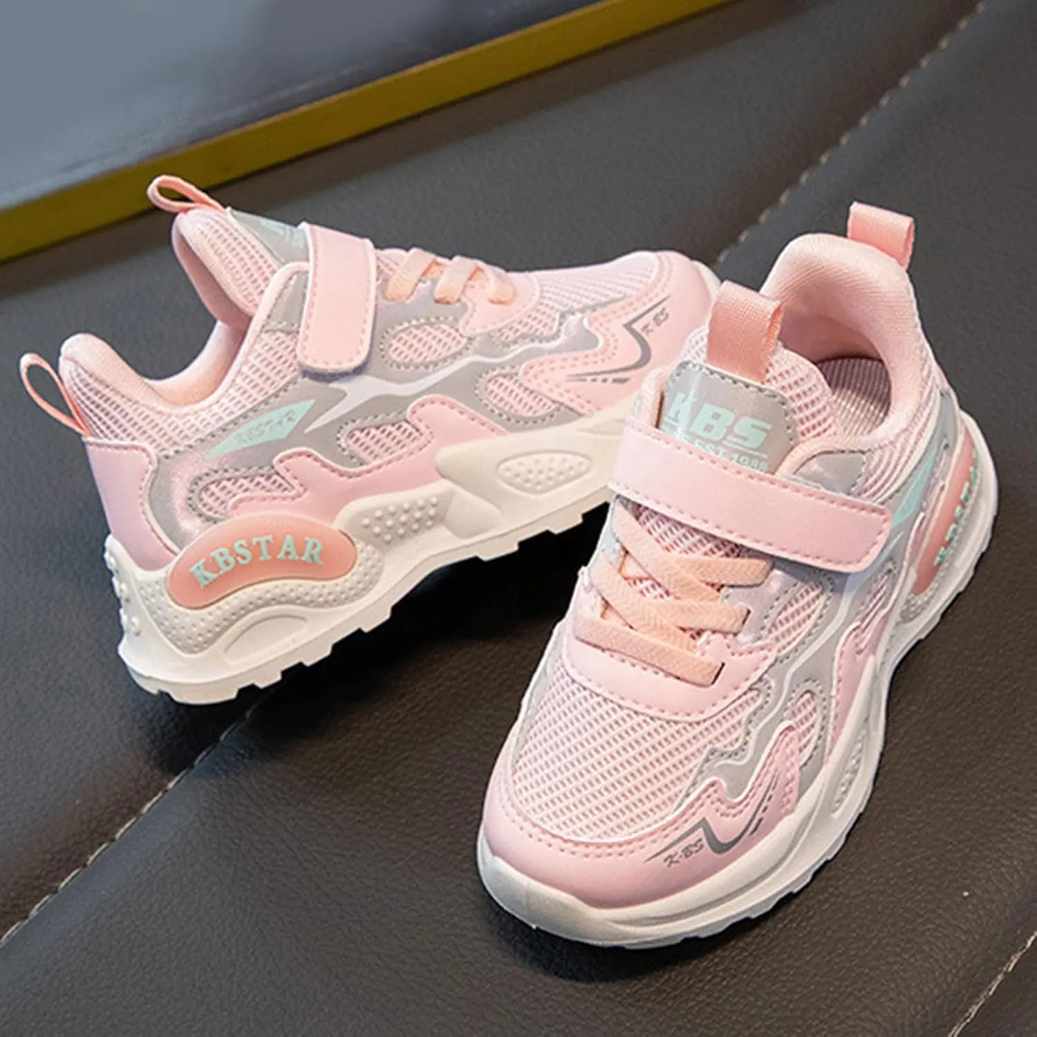 Kids Basketball Shoes Super Light Sneakers with Lace-Up High-Top Sneakers Running Non-Slip Sport Tennis Shoes
