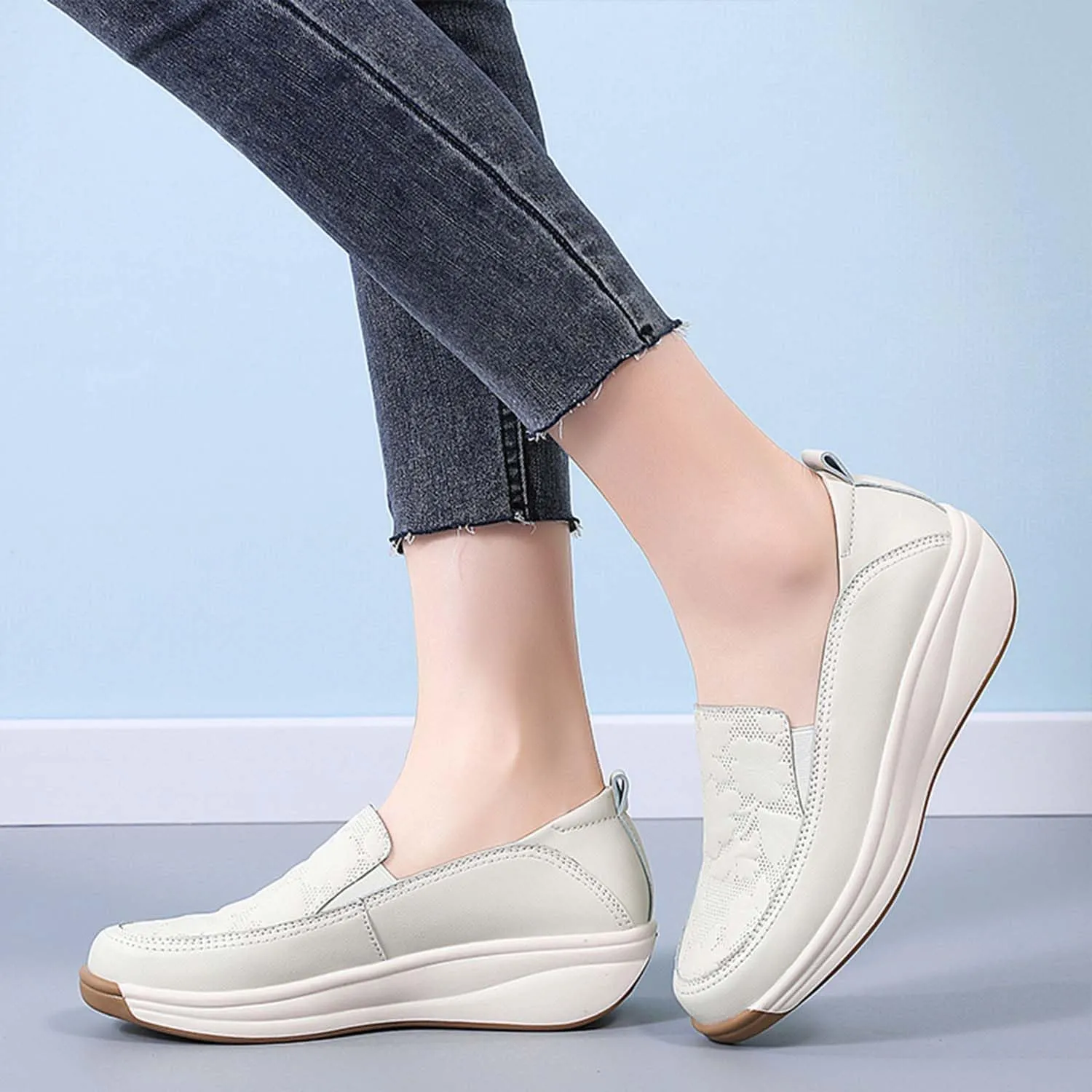 MEBAMY Women's Leather Soft Slip-On Loafers,Round Toe Platform Casual Sneakers,Non-Slip Heighten Low Top Comfortable Walking Loafers Black