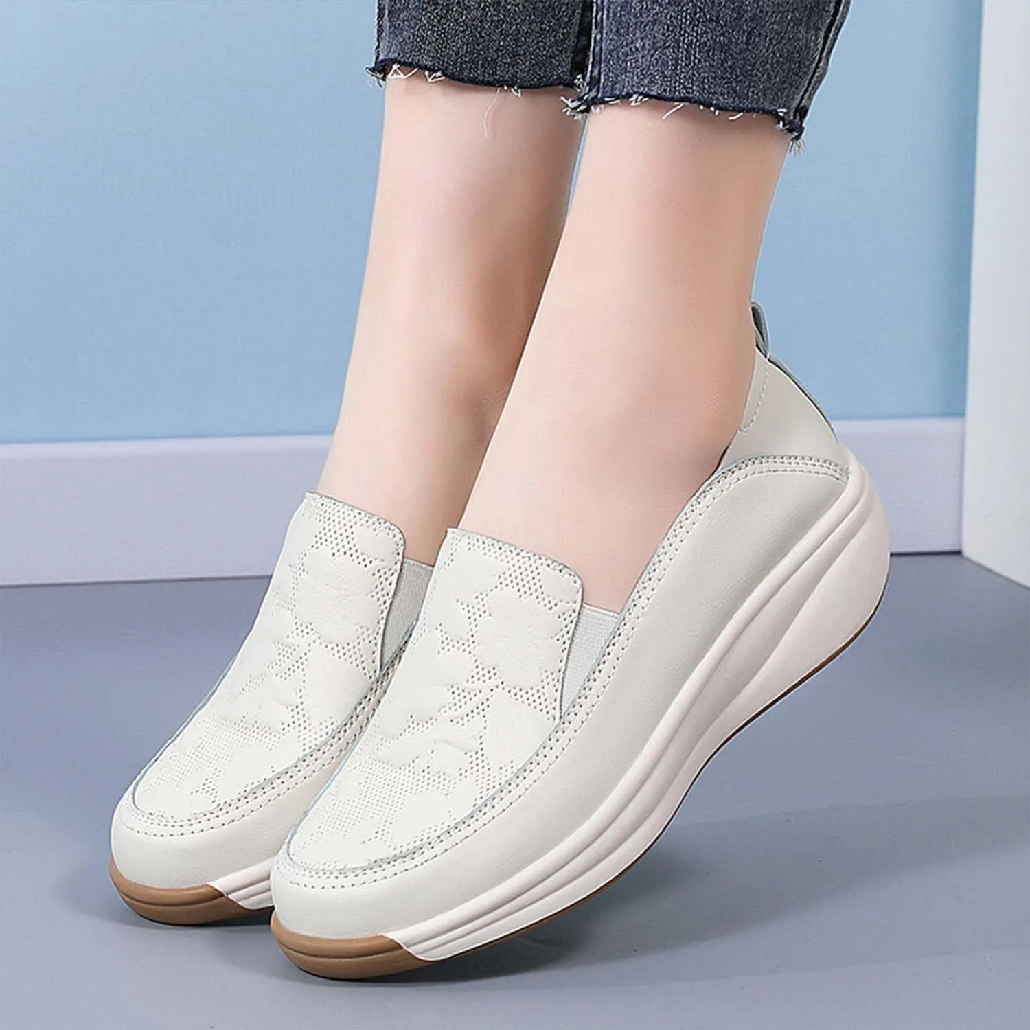 MEBAMY Women's Leather Soft Slip-On Loafers,Round Toe Platform Casual Sneakers,Non-Slip Heighten Low Top Comfortable Walking Loafers Black