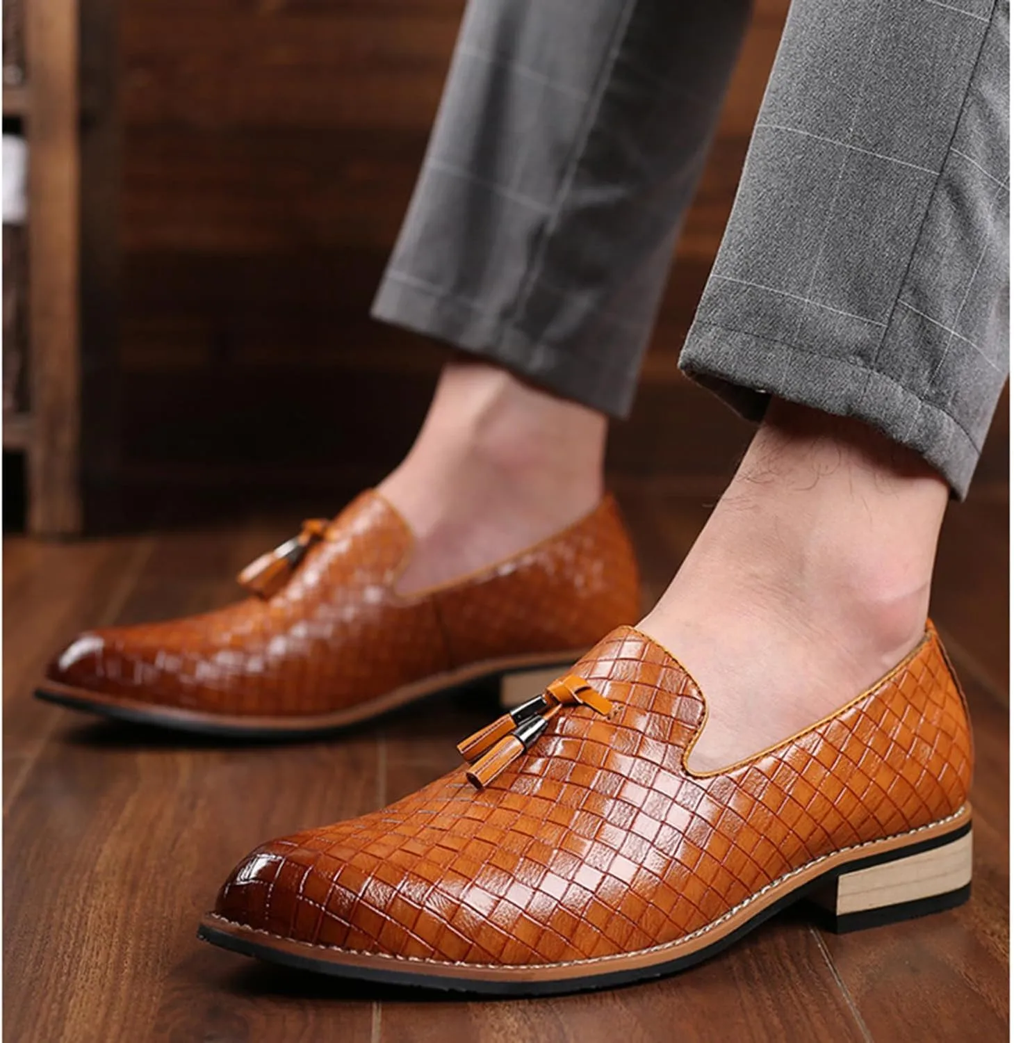 Men's Loafers Dress Shoes Casual Business Dress Shoes Oxfords Slip On Driving Shoes with Tassels