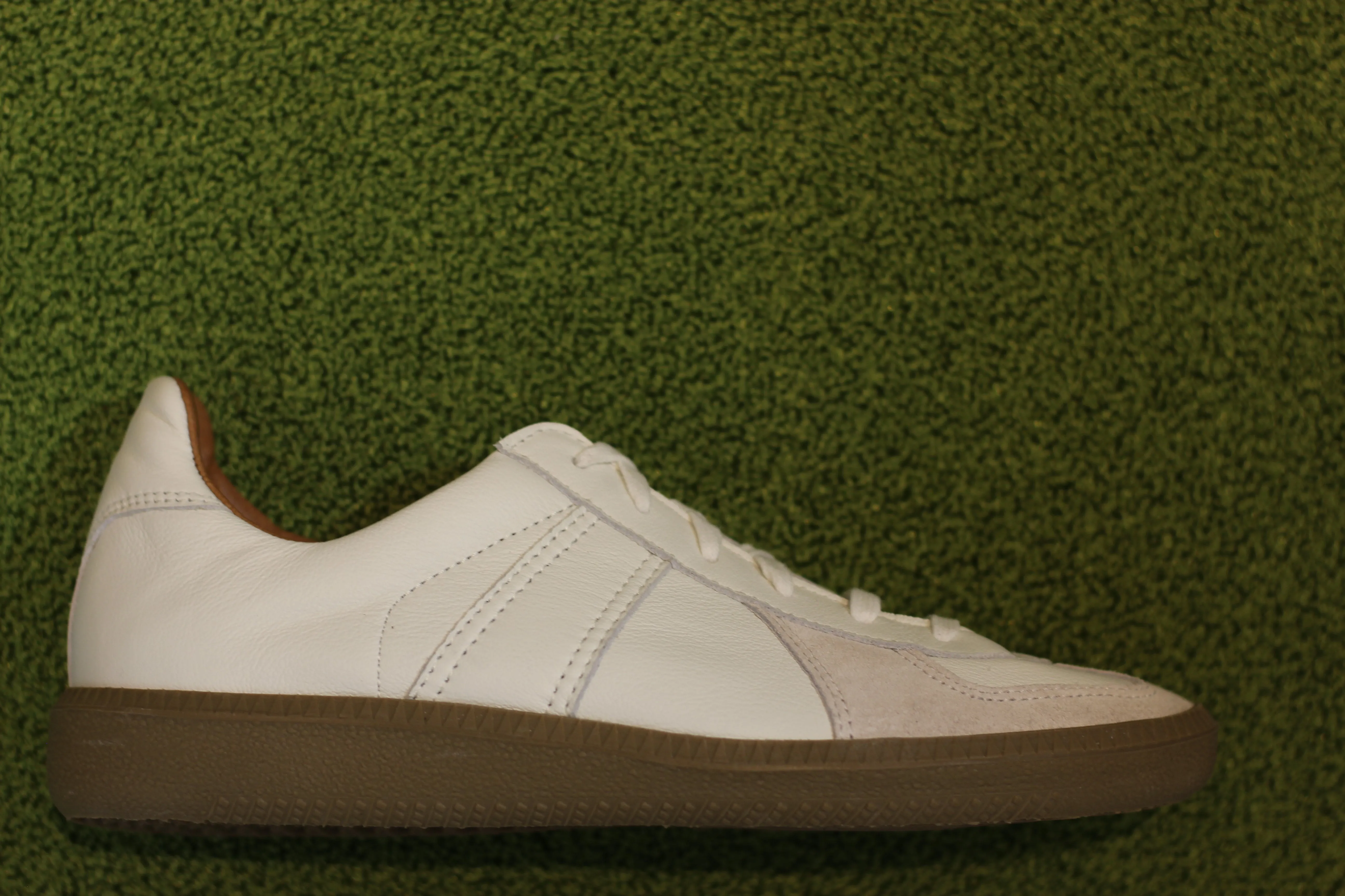 Reproduction of Found Unisex 1700L Sneaker - White Leather/Suede