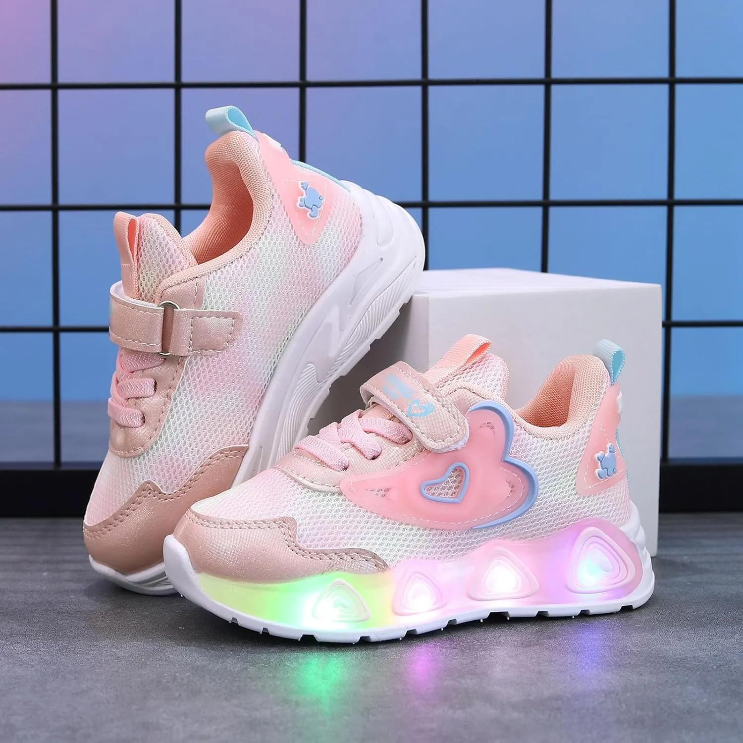 Sneakers for Kids Girls Boys Running Sneakers Kids Light Up Shoes LED Flashing Lightweight Mesh Breathable Adorable
