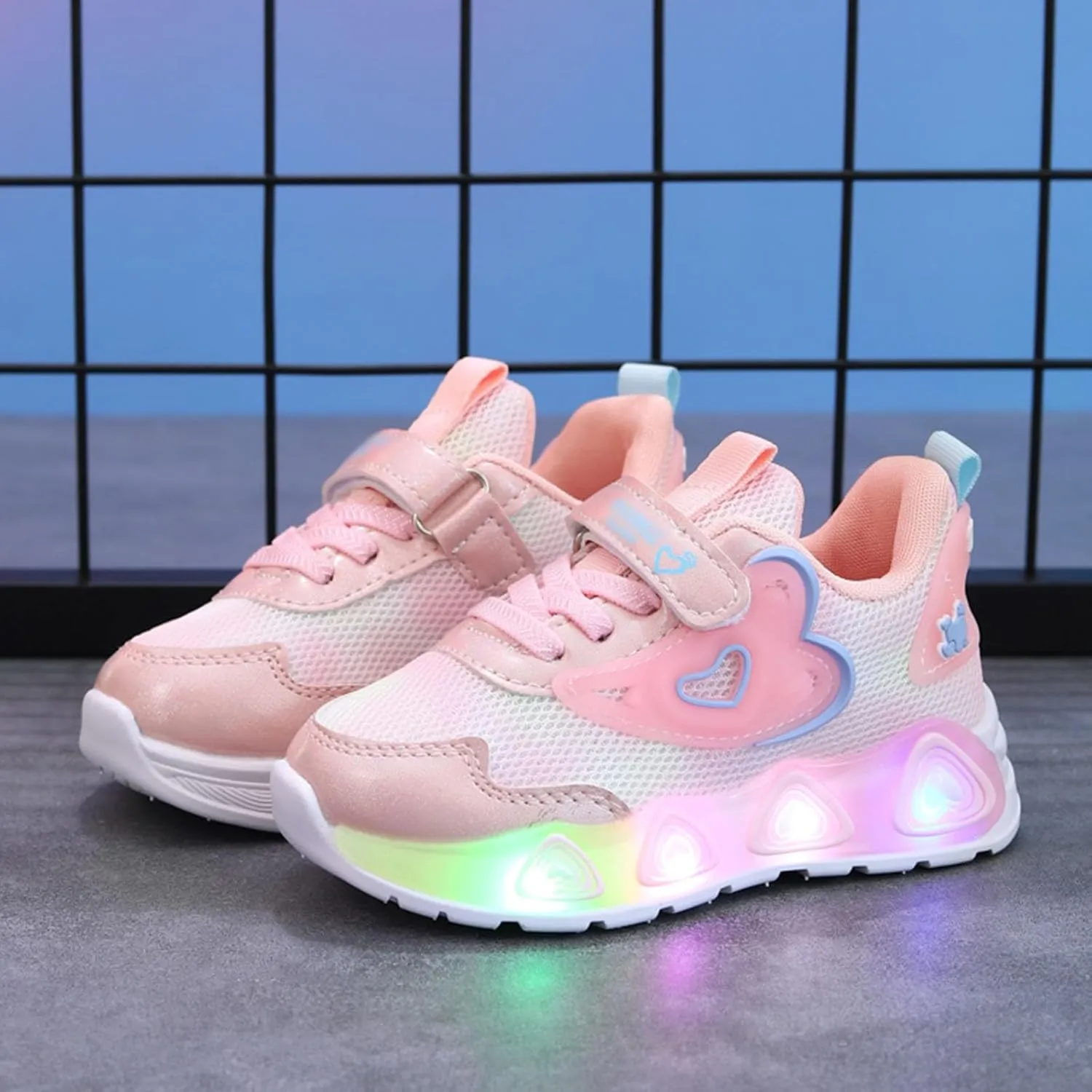 Sneakers for Kids Girls Boys Running Sneakers Kids Light Up Shoes LED Flashing Lightweight Mesh Breathable Adorable
