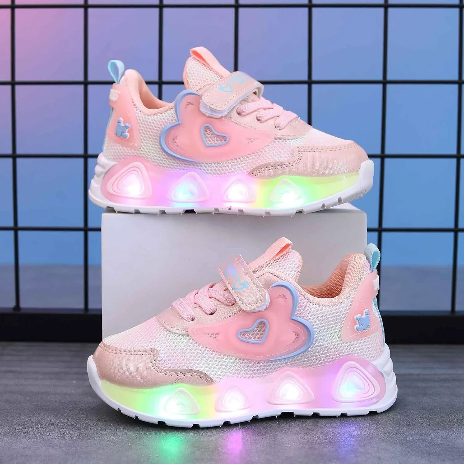 Sneakers for Kids Girls Boys Running Sneakers Kids Light Up Shoes LED Flashing Lightweight Mesh Breathable Adorable