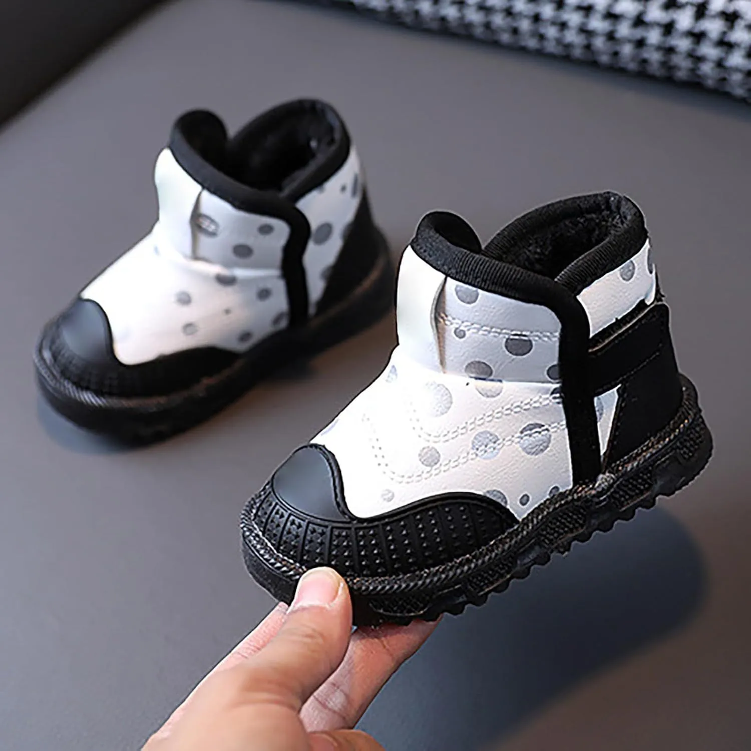Toddler Light Up Shoes Non-Slip 𝐖aterproof Slip On Winter Boots Wide Toe Box Warm Snow Boots Led Casual Sneaker