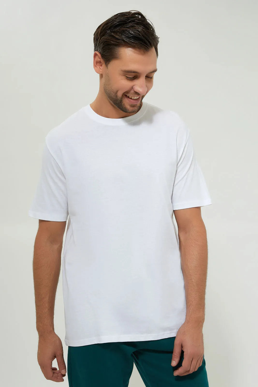 White Round Neck Basic T-Shirt