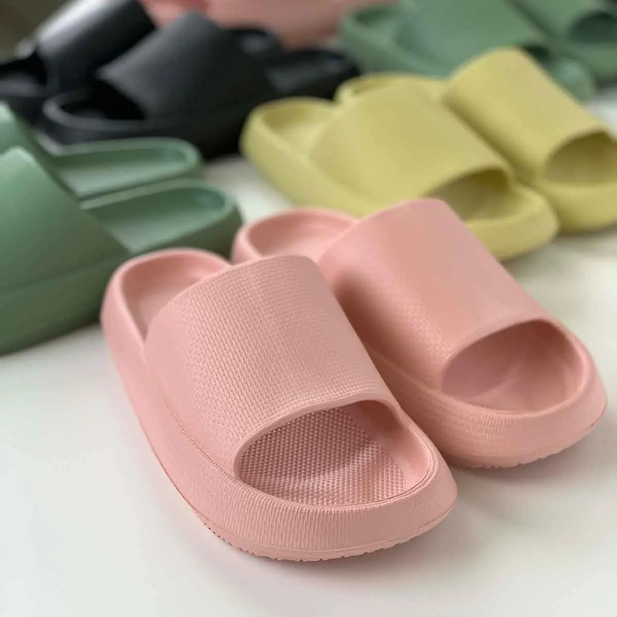 Wholesale Women's Vegan Comfy'z Slides Package Deal (72 Pairs)