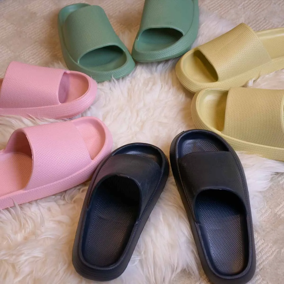 Wholesale Women's Vegan Comfy'z Slides Package Deal (72 Pairs)