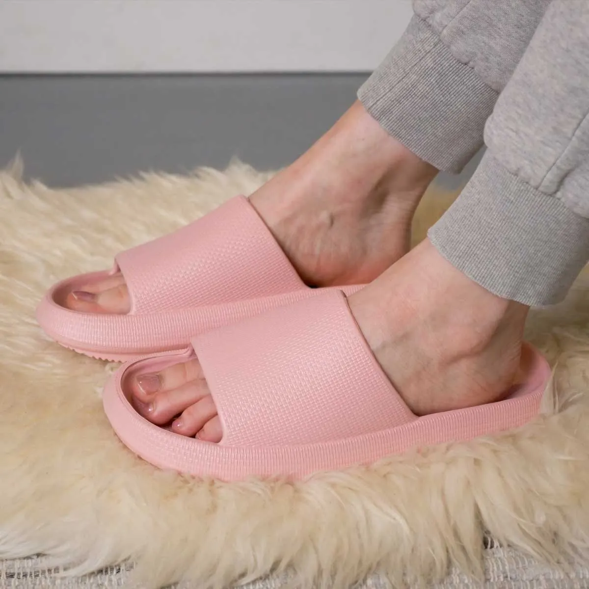 Wholesale Women's Vegan Comfy'z Slides Package Deal (72 Pairs)