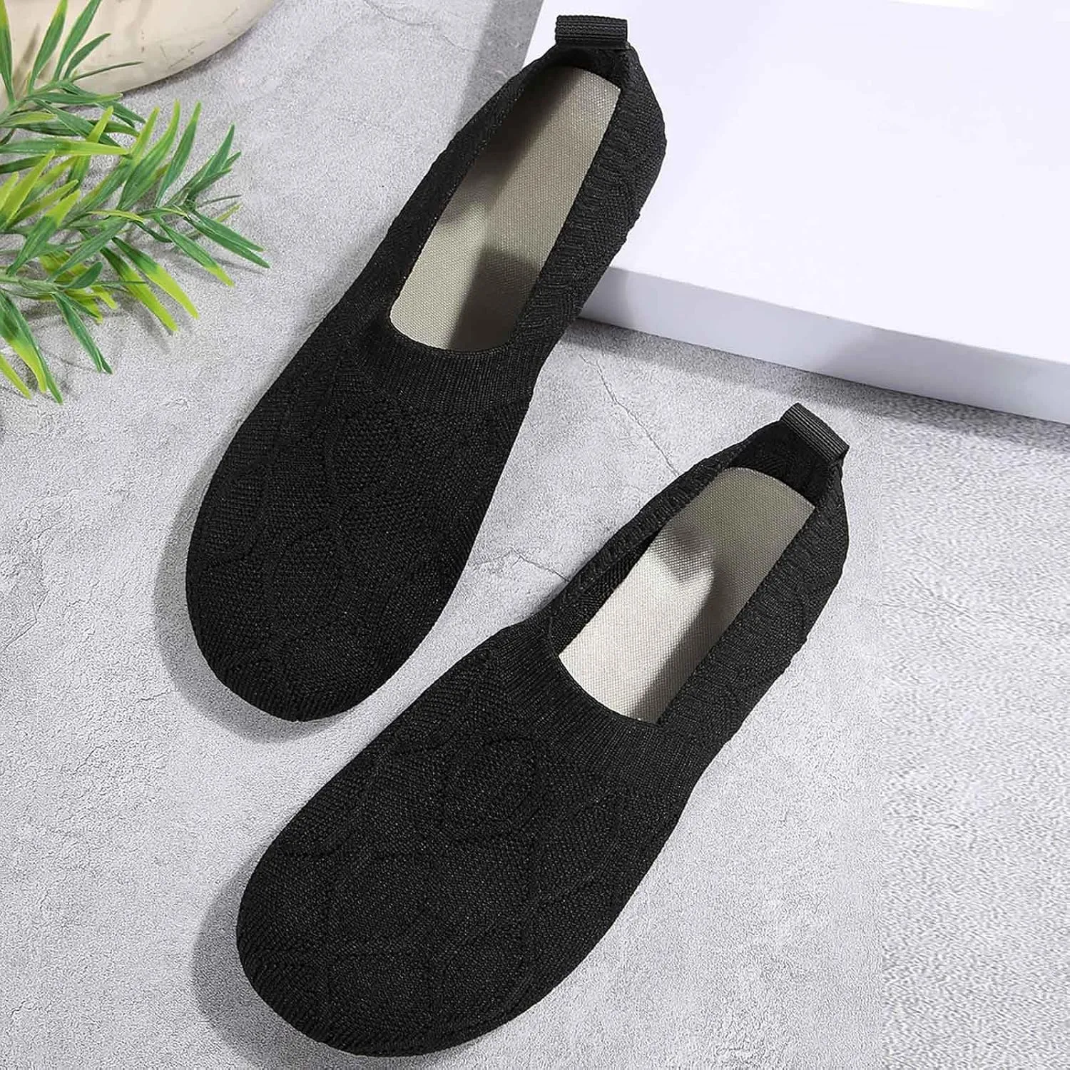 Women's Breathable Slip-On Casual Shoes Lightweight Comfortable Flat Sandals for Daily Wear Travel Outfits