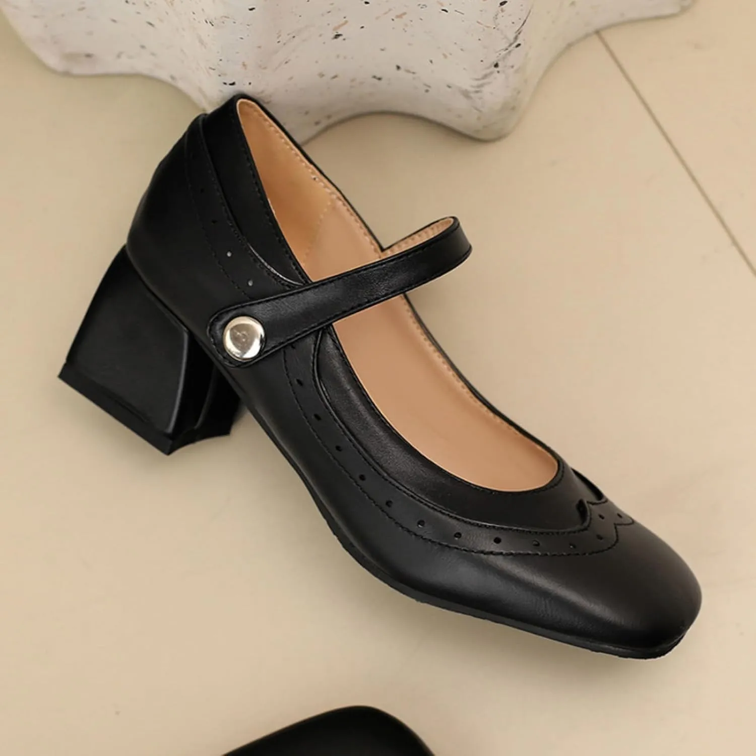 Women's Square Closed Toe Low Chunky Heels Block Mary Jane Pumps Classic Vintage Wingtip Ankle Strap Buckle Casual Office Work Dress Shoes