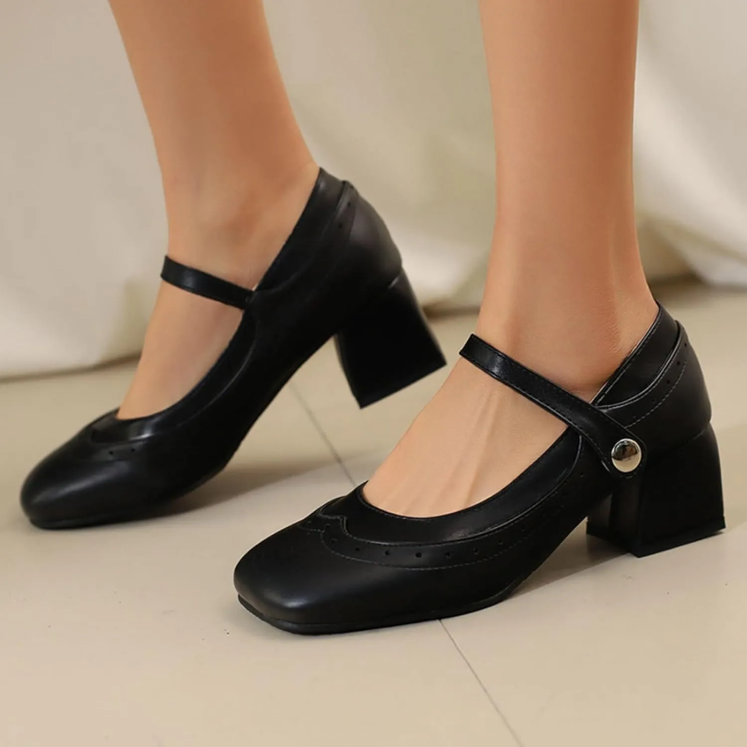 Women's Square Closed Toe Low Chunky Heels Block Mary Jane Pumps Classic Vintage Wingtip Ankle Strap Buckle Casual Office Work Dress Shoes