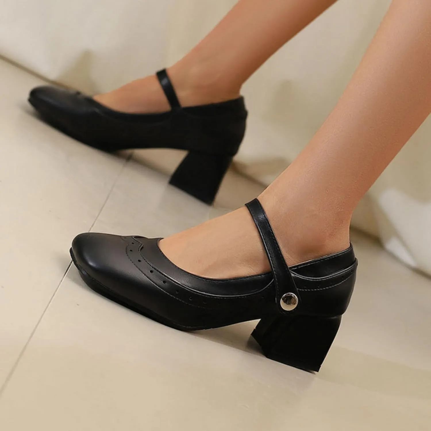 Women's Square Closed Toe Low Chunky Heels Block Mary Jane Pumps Classic Vintage Wingtip Ankle Strap Buckle Casual Office Work Dress Shoes