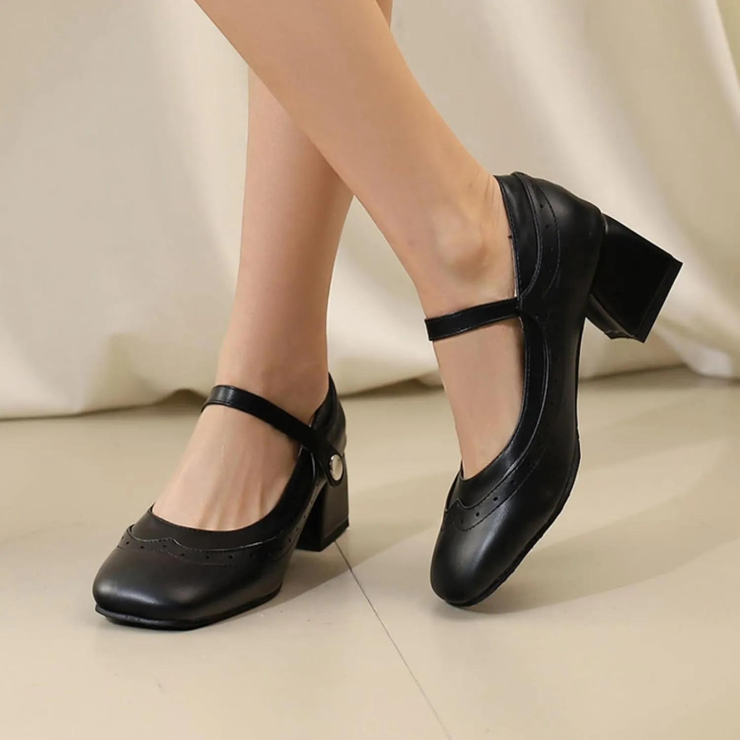 Women's Square Closed Toe Low Chunky Heels Block Mary Jane Pumps Classic Vintage Wingtip Ankle Strap Buckle Casual Office Work Dress Shoes